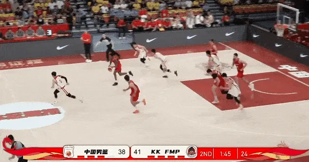 必发-廖三宁回防一防二完成追身大帽,造成对方出界拿回球权